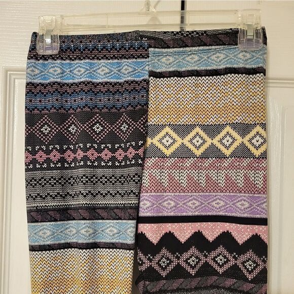 Multi-colored Aztec design leggings - Picture 2 of 5